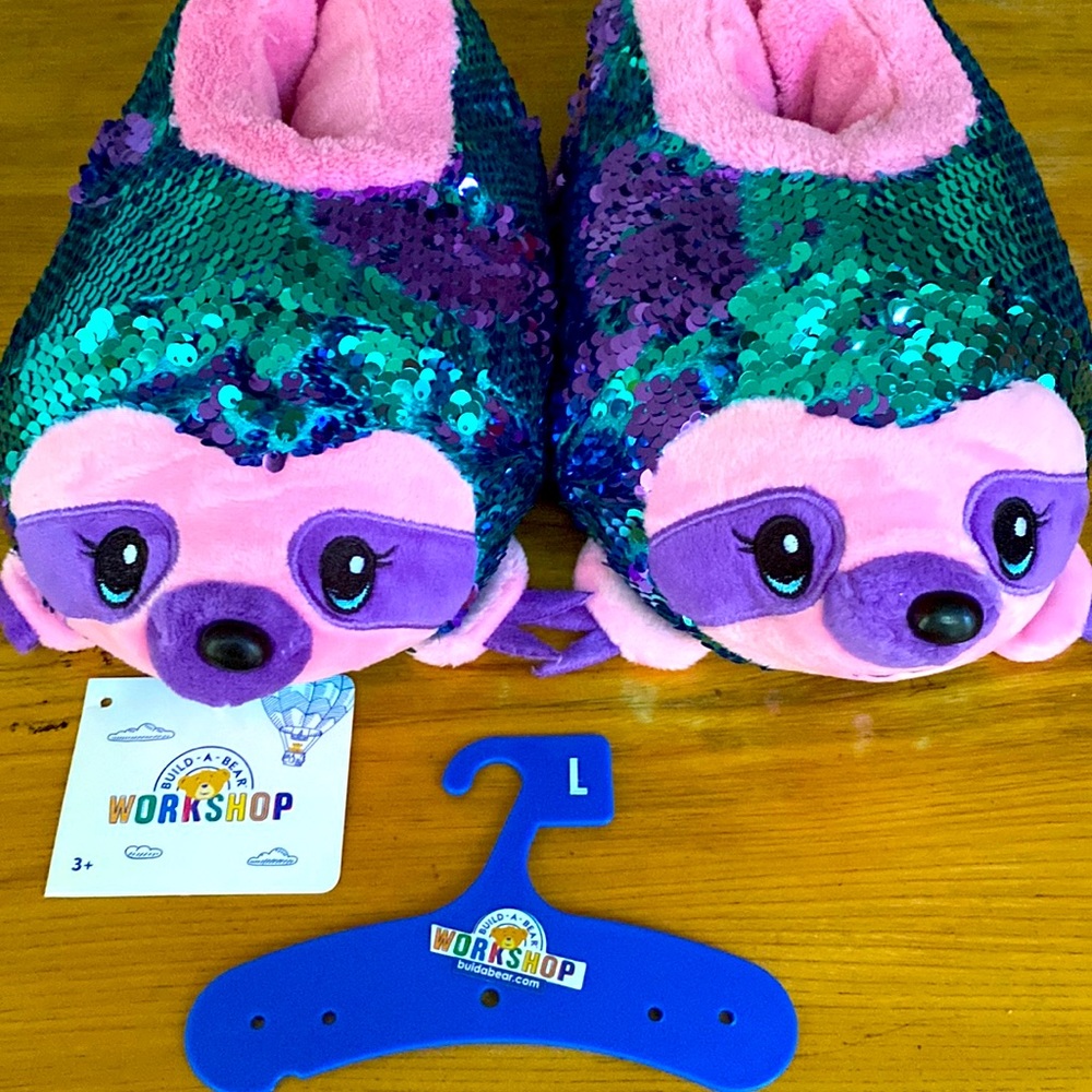BAB build a bear 🦥 kids sloth slippers LARGE